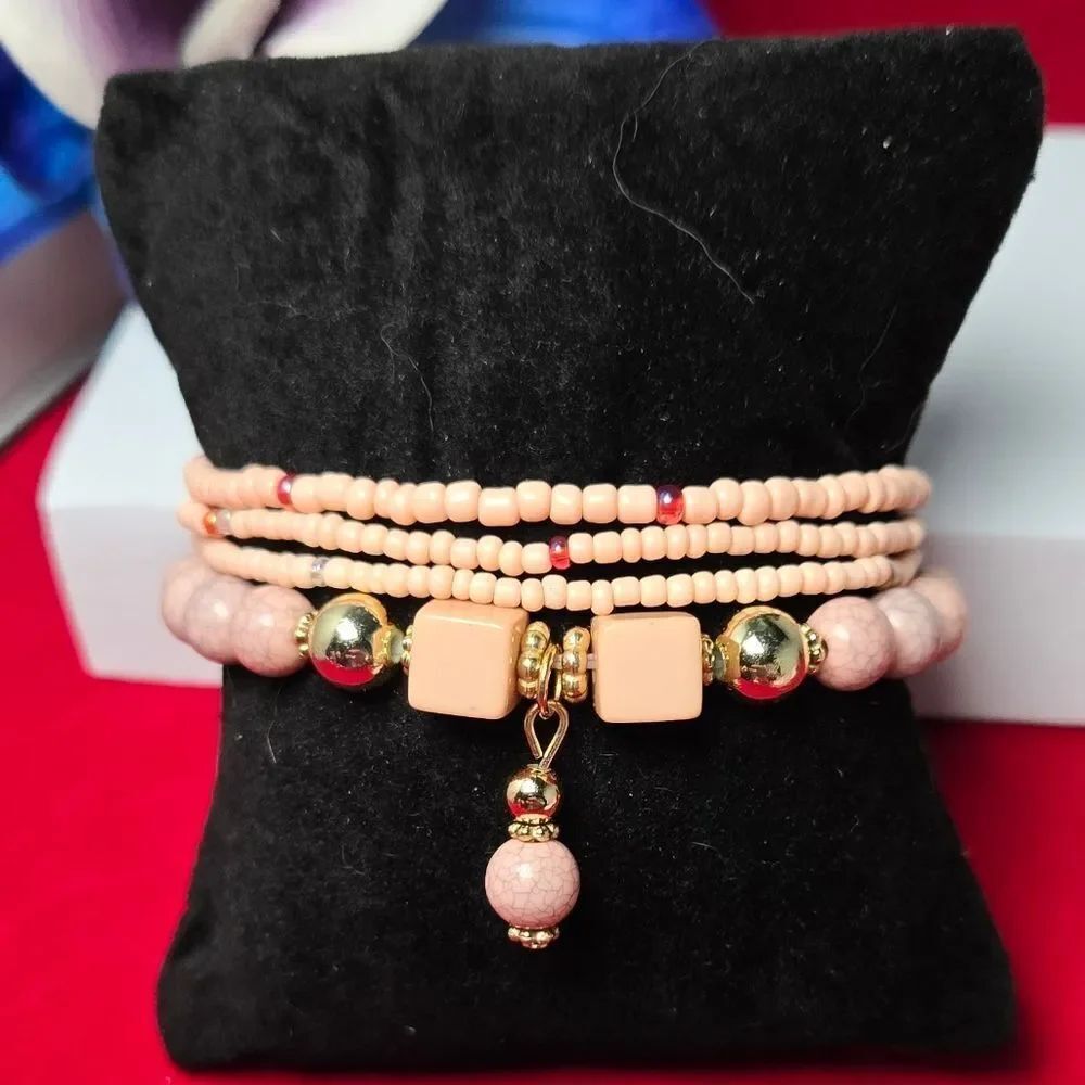 Boho Dusty Pink Rose Beaded Bracelet Set of 4 Stretch Gold Accents Feminine NWT